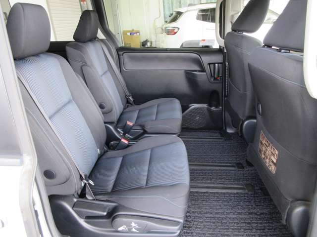 トヨタ ヴォクシー １．８ ハイブリッド ＺＳ 煌 H29年 (関東) 99
