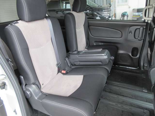 日産 セレナ ２．０ ライダー ブラックライン Ｓ－ＨＹＢＲＩＤ H25年 (関東) 99