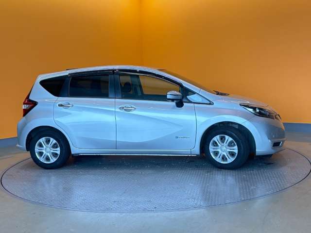 日産 ノート １．２ Ｅ－ＰＯＷＥＲ Ｘ H29年 (近畿) 99