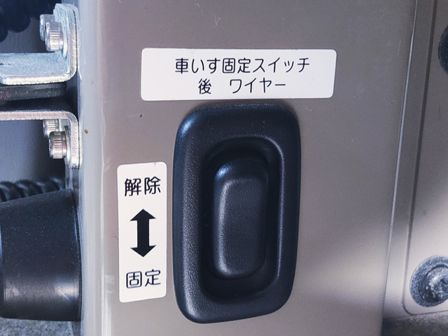 スズキ エブリイワゴン ６６０ ウィズ 車イス移動車 リヤシート付 電動固定式 H22年 (近畿) 99