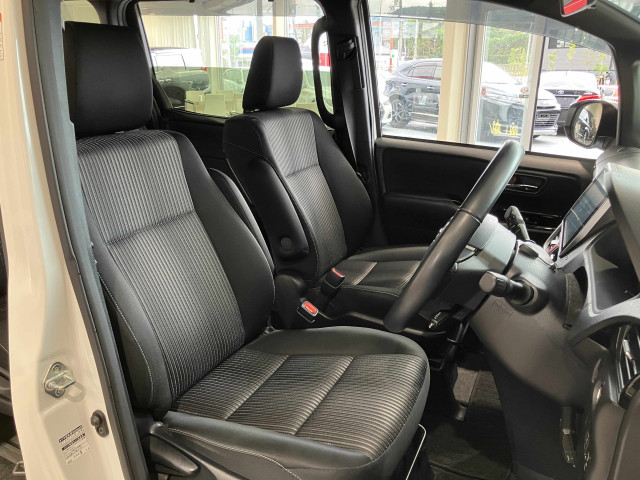 トヨタ ヴォクシー ２．０ ＺＳ 煌ＩＩ R2年 (近畿) 99