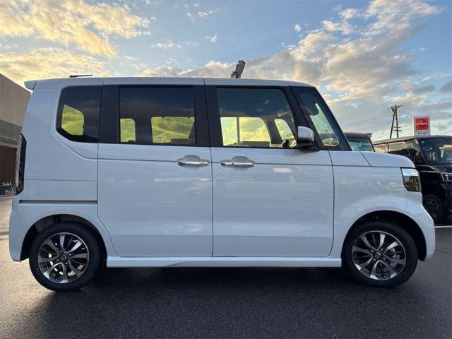 ホンダ Ｎ　ＢＯＸ カスタム ６６０ R8年 () 99