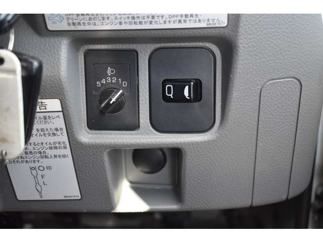 三菱フソウ キャンター ３．０ 全低床 ディーゼルターボ H30年 () 99