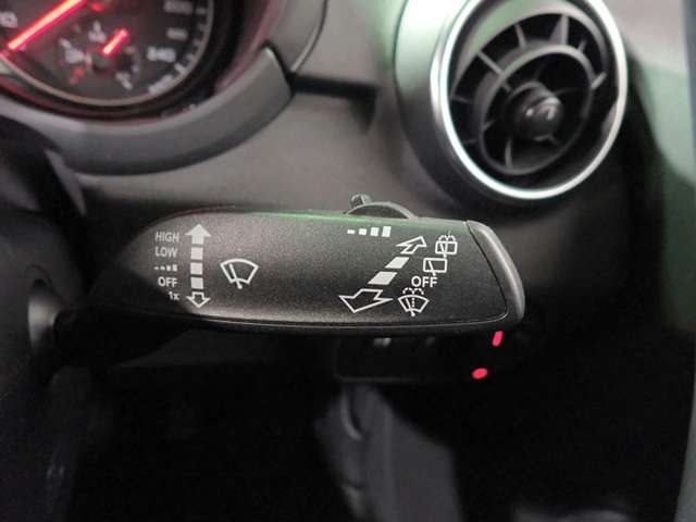 アウディ Ａ１　スポーツバック １．０　ＴＦＳＩ H30年 () 99