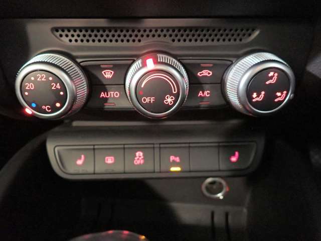 アウディ Ａ１　スポーツバック １．０　ＴＦＳＩ H30年 () 99