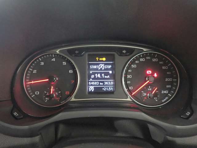 アウディ Ａ１　スポーツバック １．０　ＴＦＳＩ H30年 () 99