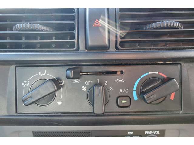 三菱 ミニキャブトラック ６６０ Ｖタイプ エアコン付 ４ＷＤ H17年 () 99