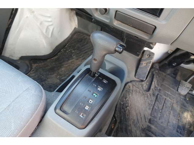 三菱 ミニキャブトラック ６６０ Ｖタイプ エアコン付 ４ＷＤ H17年 () 99