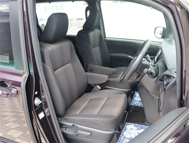 トヨタ ヴォクシー ２．０ ＺＳ H29年 () 99