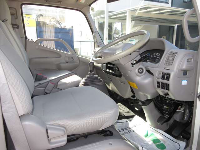 日野自動車 デュトロ アルミバン H23年 (東海) 99