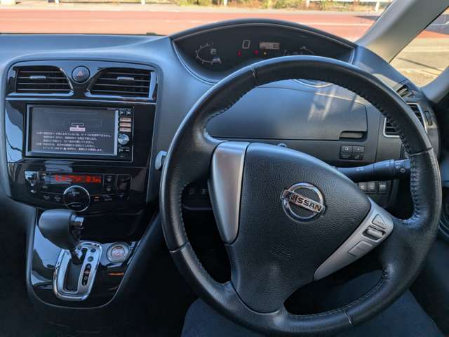 日産 セレナ ２．０ ハイウェイスター Ｓ－ＨＹＢＲＩＤ Ｖセレクション H25年 (関東) 99