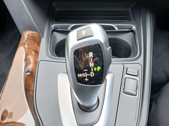 ＢＭＷ ３シリーズ ３２０ｄ　ラグジュアリー H29年 (近畿) 99