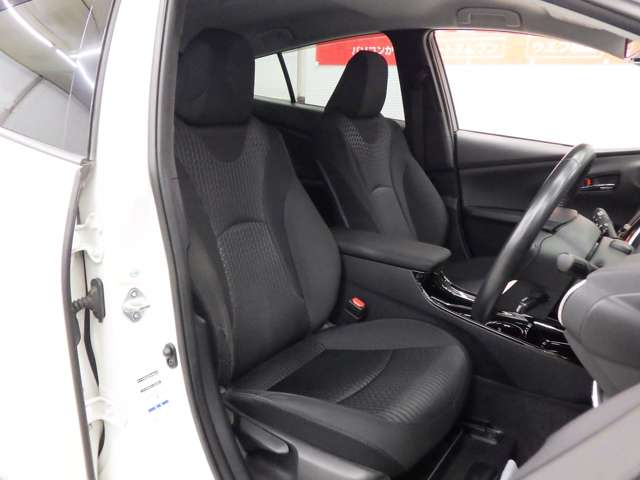 トヨタ プリウス １．８ Ａ Ｅ－ＦＯＵＲ ４ＷＤ H30年 (東北) 99