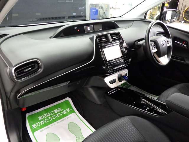 トヨタ プリウス １．８ Ａ Ｅ－ＦＯＵＲ ４ＷＤ H30年 (東北) 99