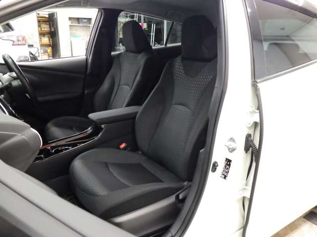 トヨタ プリウス １．８ Ａ Ｅ－ＦＯＵＲ ４ＷＤ H30年 (東北) 99