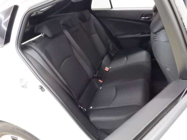 トヨタ プリウス １．８ Ａ Ｅ－ＦＯＵＲ ４ＷＤ H30年 (東北) 99