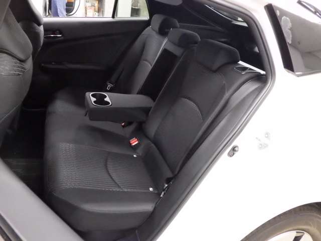 トヨタ プリウス １．８ Ａ Ｅ－ＦＯＵＲ ４ＷＤ H30年 (東北) 99