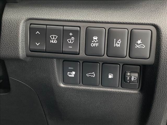 三菱 エクリプス　クロス　ＰＨＥＶ ＰＨＥＶ ２．４ Ｐ ４ＷＤ R6年 (関東) 99