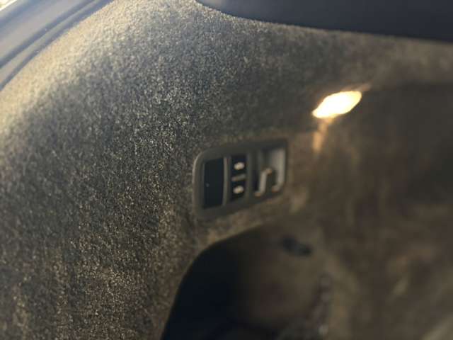 ベントレー ベンテイガ Ｖ８ ４ＷＤ R4年 (近畿) 99