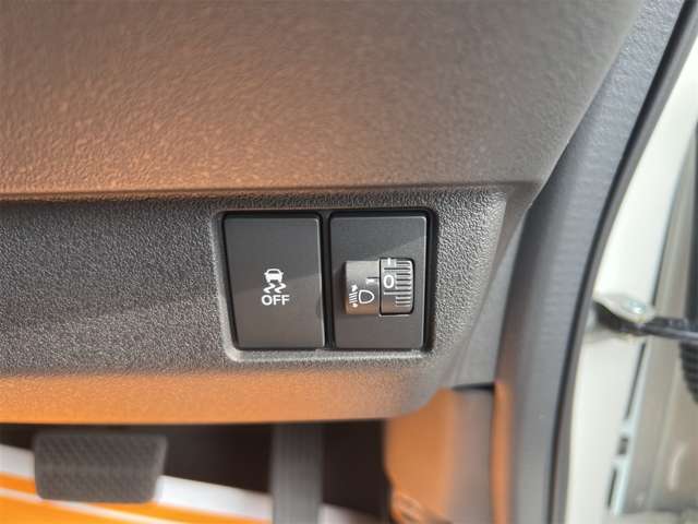 ホンダ Ｎ　ＢＯＸ カスタム ６６０ R8年 () 99