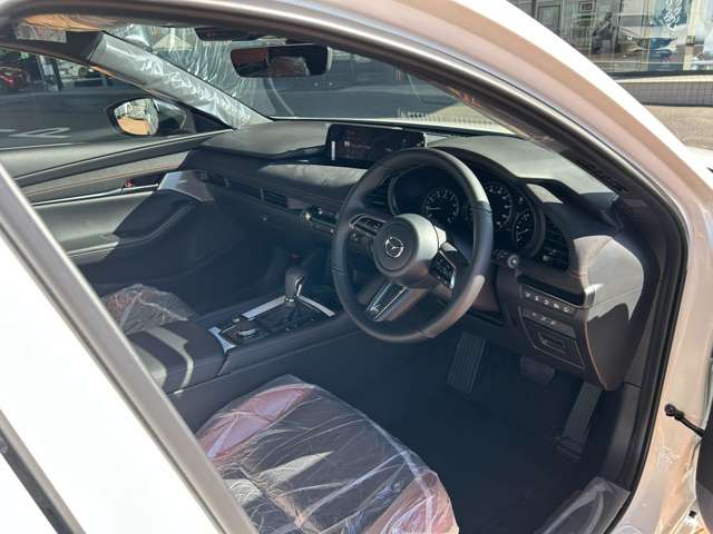 マツダ ＭＡＺＤＡ３　ファストバック ２．０ ２０Ｓ レトロスポーツエディション R8年 (関東) 99