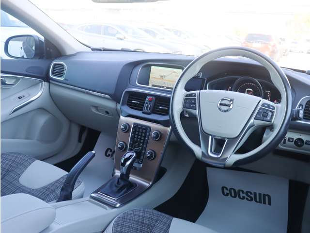 ボルボ Ｖ４０クロスカントリー Ｔ５ ＡＷＤ モメンタム ４ＷＤ H28年 (東海) 99