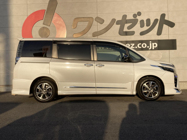 トヨタ ヴォクシー ２．０ ＺＳ 煌ＩＩ R2年 () 99