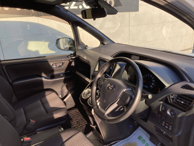 トヨタ ヴォクシー ２．０ ＺＳ 煌ＩＩ R2年 () 99