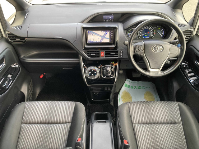 トヨタ ヴォクシー １．８ ハイブリッド ＺＳ 煌ＩＩ R1年 () 99