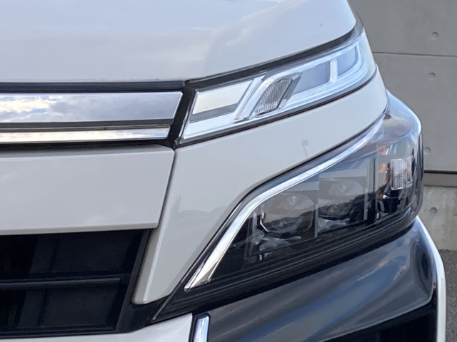 トヨタ ヴォクシー １．８ ハイブリッド ＺＳ 煌ＩＩ R1年 () 99