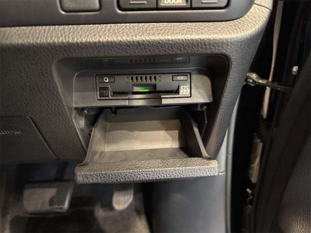 トヨタ ヴォクシー ２．０ ＺＳ 煌ＩＩ R2年 () 99