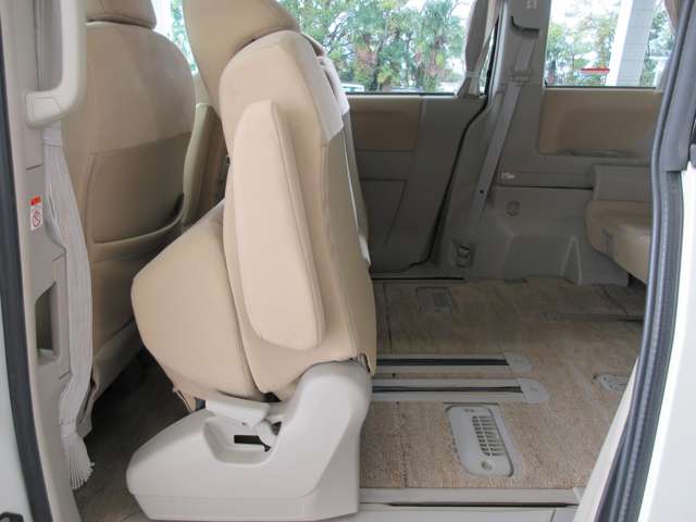 三菱 デリカ　Ｄ：５ ２．４ Ｇ ナビパッケージ ４ＷＤ H21年 (関東) 99