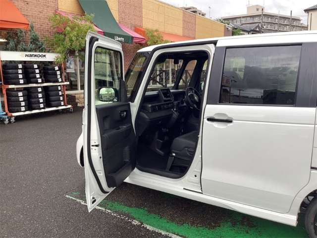 ホンダ Ｎ　ＢＯＸ カスタム ６６０ ターボ ブラック スタイル R8年 (近畿) 99