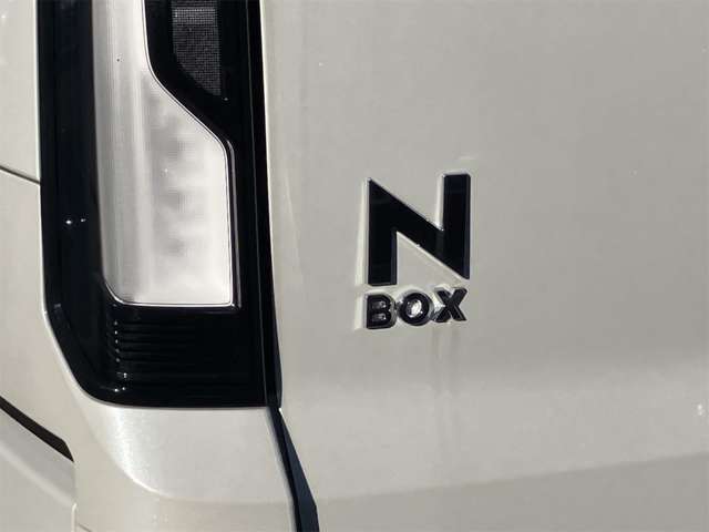ホンダ Ｎ　ＢＯＸ カスタム ６６０ R8年 () 99