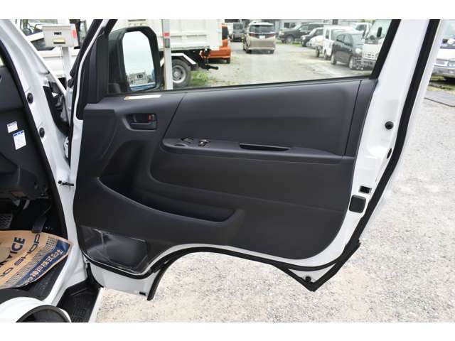 トヨタ ハイエースコミューター ２．７ ＧＬ R8年 (近畿) 99