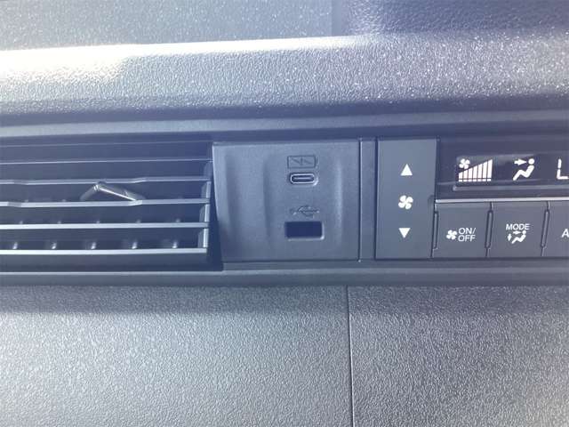 ホンダ Ｎ　ＢＯＸ カスタム ６６０ ターボ ブラック スタイル R8年 (近畿) 99