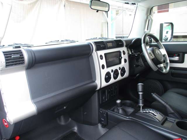 トヨタ ＦＪ　クルーザー ４．０ カラーパッケージ ４ＷＤ H29年 (九州・沖縄) 99