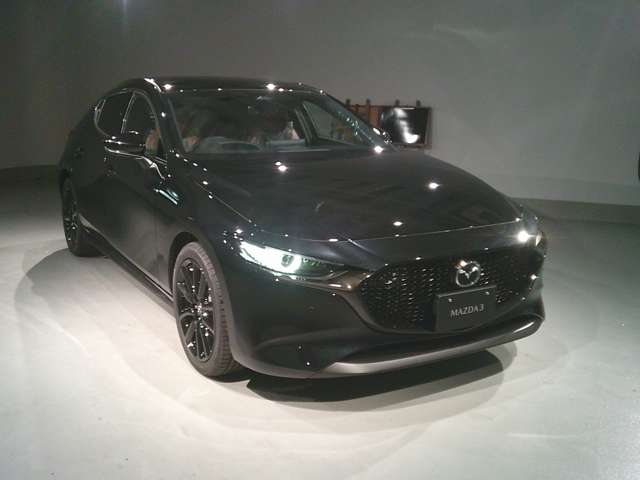 マツダ ＭＡＺＤＡ３　ファストバック ２．０ ２０Ｓ レトロスポーツエディション R8年 () 99