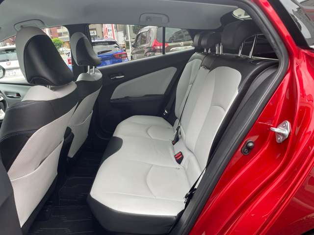 トヨタ プリウス ＡプレミアムツーリングＳＥＬ H28年 () 99