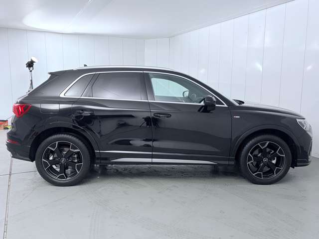アウディ Ｑ３ ３５　ＴＦＳＩ　Ｓライン R5年 (関東) 99