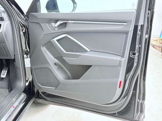アウディ Ｑ３ ３５　ＴＦＳＩ　Ｓライン R5年 (関東) 99