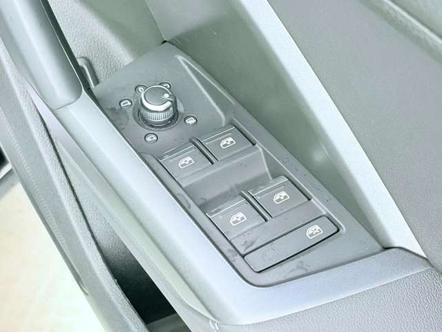 アウディ Ｑ３ ３５　ＴＦＳＩ　Ｓライン R5年 (関東) 99