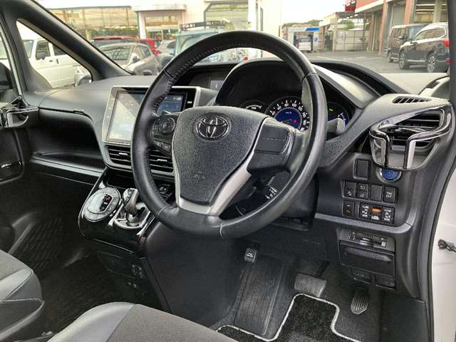 トヨタ ノア １．８ ハイブリッド ＳＩ ＷＸＢＩＩ R2年 (関東) 99