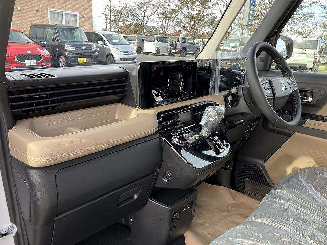 三菱 デリカ　ミニ ６６０ Ｇ プレミアム ４ＷＤ R8年 () 99