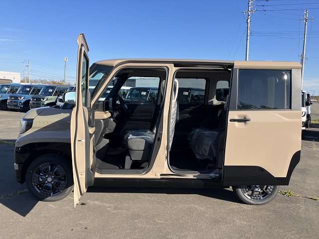 三菱 デリカ　ミニ ６６０ Ｇ プレミアム ４ＷＤ R8年 () 99
