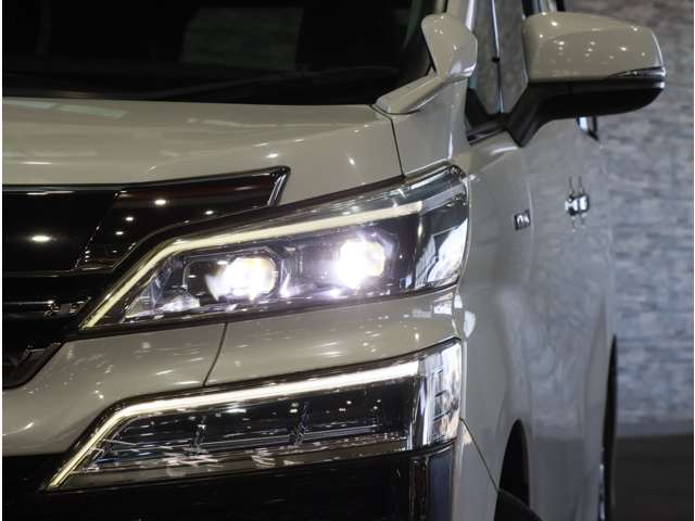 トヨタ ヴェルファイア　ハイブリッド ハイブリッド ２．５ Ｚ Ｅ－ＦＯＵＲ ４ＷＤ R1年 (関東) 99