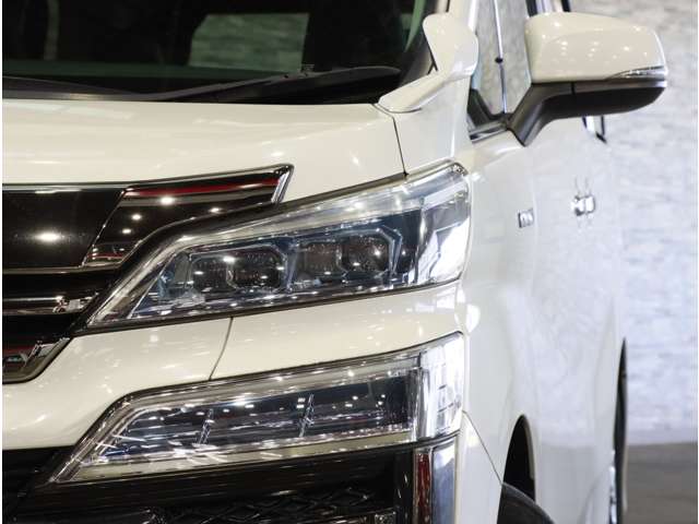 トヨタ ヴェルファイア　ハイブリッド ハイブリッド ２．５ Ｚ Ｅ－ＦＯＵＲ ４ＷＤ R1年 (関東) 99