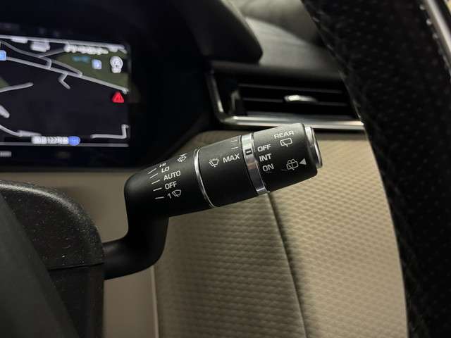 ランドローバー レンジローバーヴェラール Ｒダイナミック ＳＥ ２．０Ｌ Ｐ２５０ ４ＷＤ H30年 (関東) 99