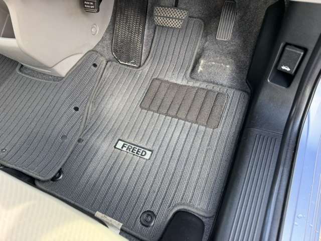 ホンダ フリード　ハイブリッド １．５ ジャストセレクション H24年 () 99