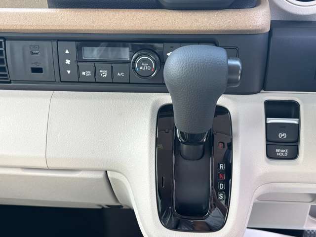ホンダ Ｎ　ＢＯＸ ６６０ R8年 (四国) 99